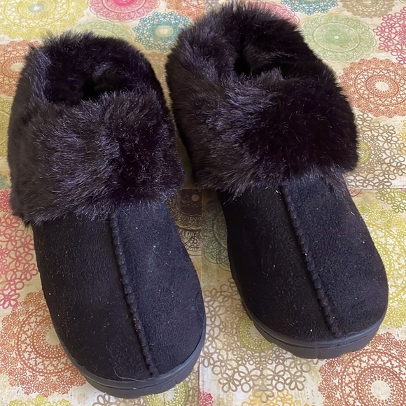 Sole Mates Shoes - Dope NWOT Sole Mates Furry Cozy House Slipper Slides